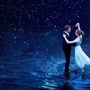 被手指玩弄到高潮视频
